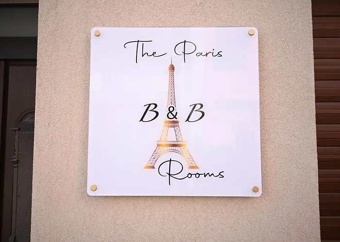 לינה וארוחת בוקר The Paris